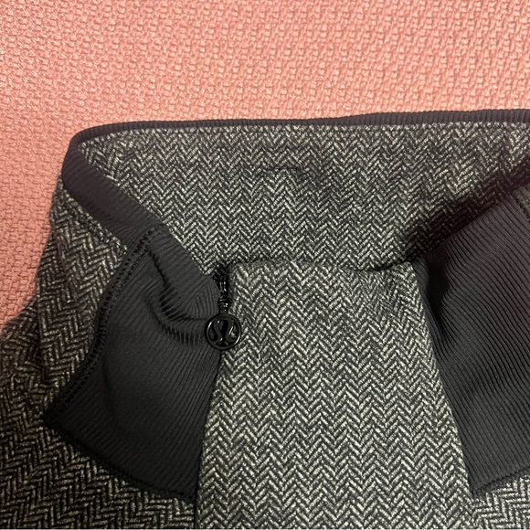 Lululemon Base Runner 1/2 Zip Heathered Herringbone Heathered Black size 10 - Picture 16 of 16